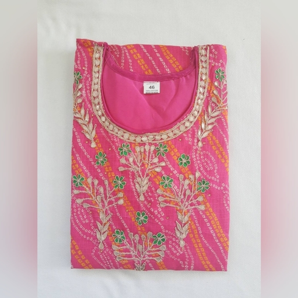 Bandhani kurta with gota work on neck - Picture 1 of 2